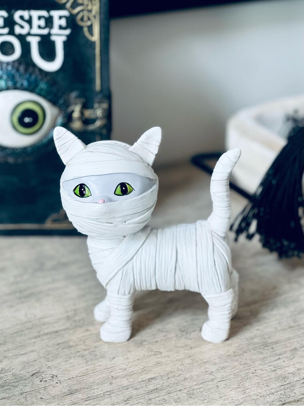 Mummy Cat Figurine Decorative Pet Statue Halloween favorite green eye cat 🐈